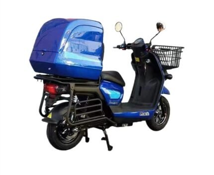 دراجة نارية سكوتر مع صندوق أدوات